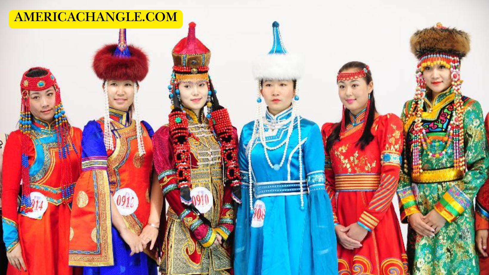 Simbolisme Warna dan Motif dalam Pakaian Tradisional