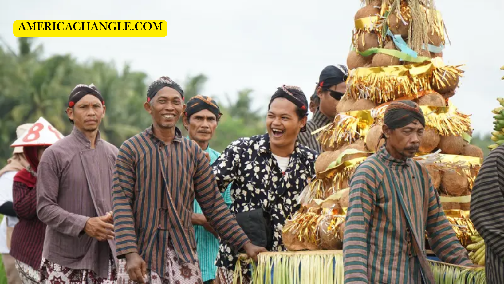 Perpaduan Agama Besar dan Tradisi Lokal: Harmoni atau Konflik?